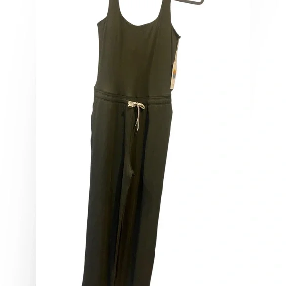 NWT Vuori pose scoop jumpsuit KALE Size S - Picture 2 of 5